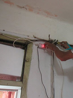 Lắp đặt điện trong nhà -  lắp đặt đường điện nổi ưu điểm và nhược điểm