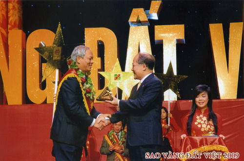 Dây cáp điện CADIVI đạt danh hiệu Top 10 Thương Hiệu Tiêu Biểu Việt Nam đoạt giải thưởng Sao Vàng đất Việt 2009